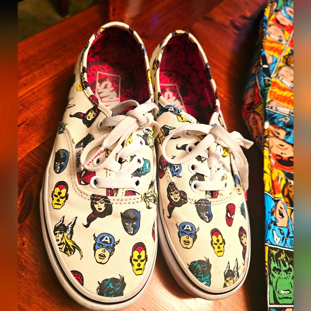 Rare Womens Vans Marvel Sneakers. Size 7.5